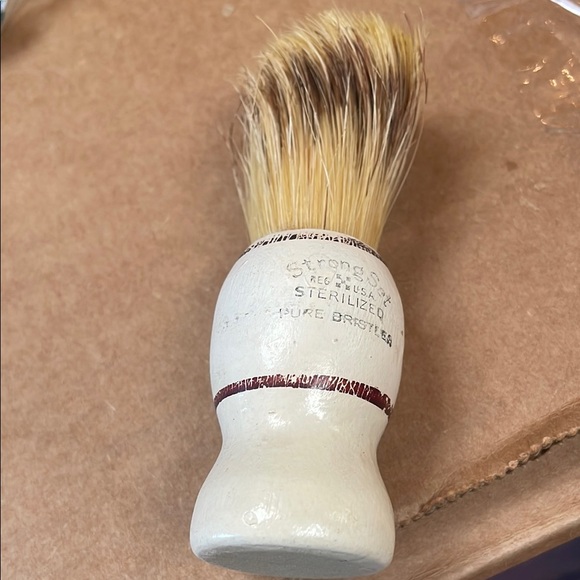 Cream and Brown Shaving Brush with Natural Bristles - Picture 1 of 2